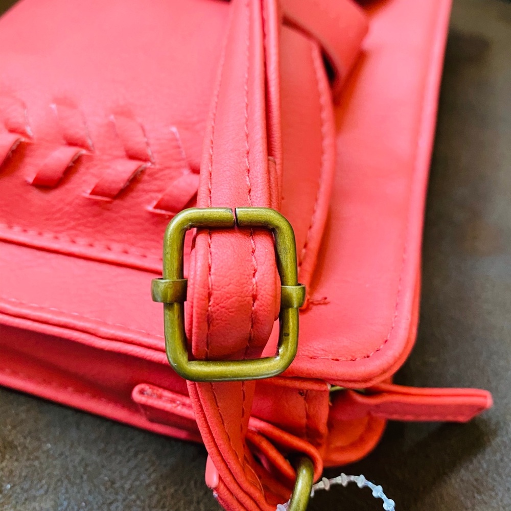 Woman’s, Adjustable Strap Purse.